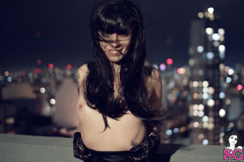 Потрясающая ночная эротика на крыше здания 16 фото Потрясающая ночная эротика на крыше здания 16 фото