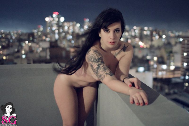 Потрясающая ночная эротика на крыше здания 10 фото Потрясающая ночная эротика на крыше здания 10 фото