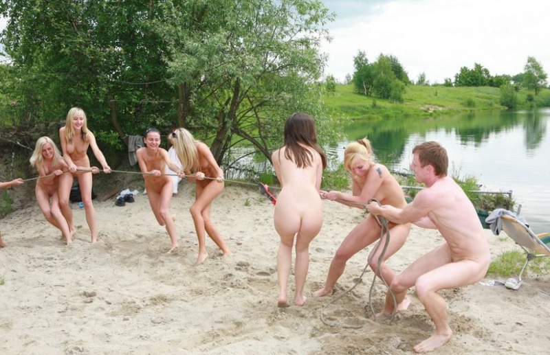 Нудистский отдых под открытым небом на речке 11 фото Нудистский отдых под открытым небом на речке 11 фото