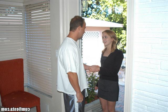 Блондинка затем брюнетка трахаются дома 2 фото