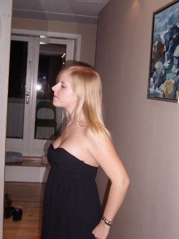 Влюбленная пара снимает свой домашний секс на камеру 2 фото