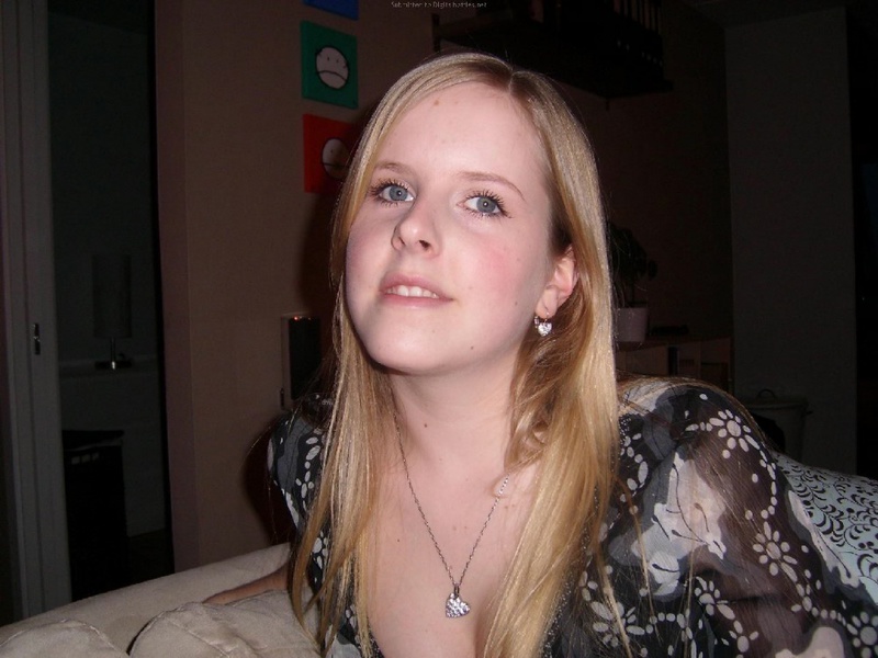 Влюбленная пара снимает свой домашний секс на камеру 3 фото