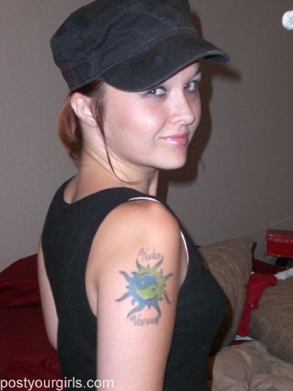 Прекрасная и одиноко скучающая девушка 1 фото Прекрасная и одиноко скучающая девушка 1 фото