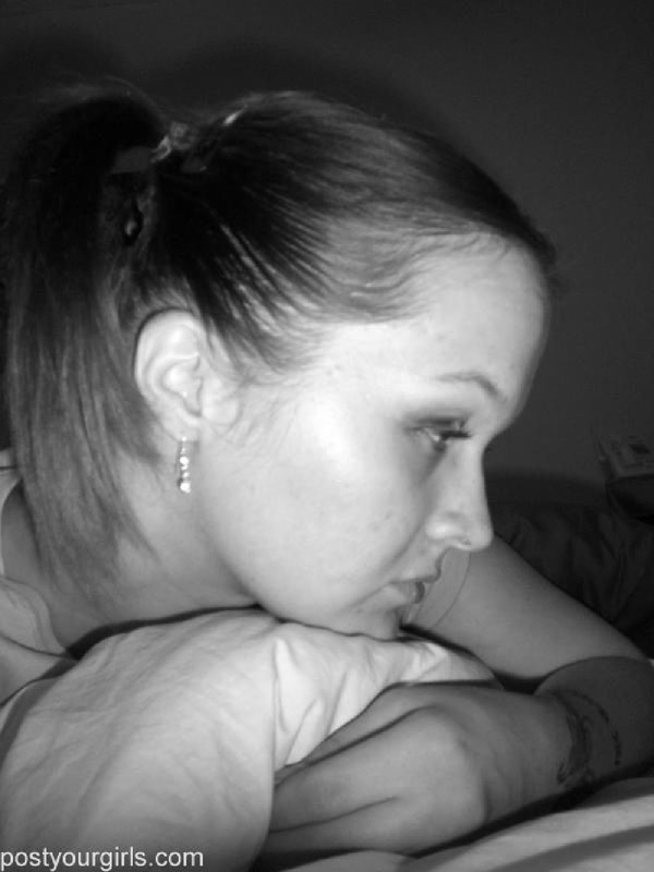 Прекрасная и одиноко скучающая девушка 5 фото Прекрасная и одиноко скучающая девушка 5 фото