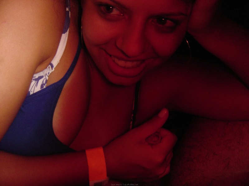 Сладкая девушка с радостью бомбит дружку минет 19 фото Сладкая девушка с радостью бомбит дружку минет 19 фото