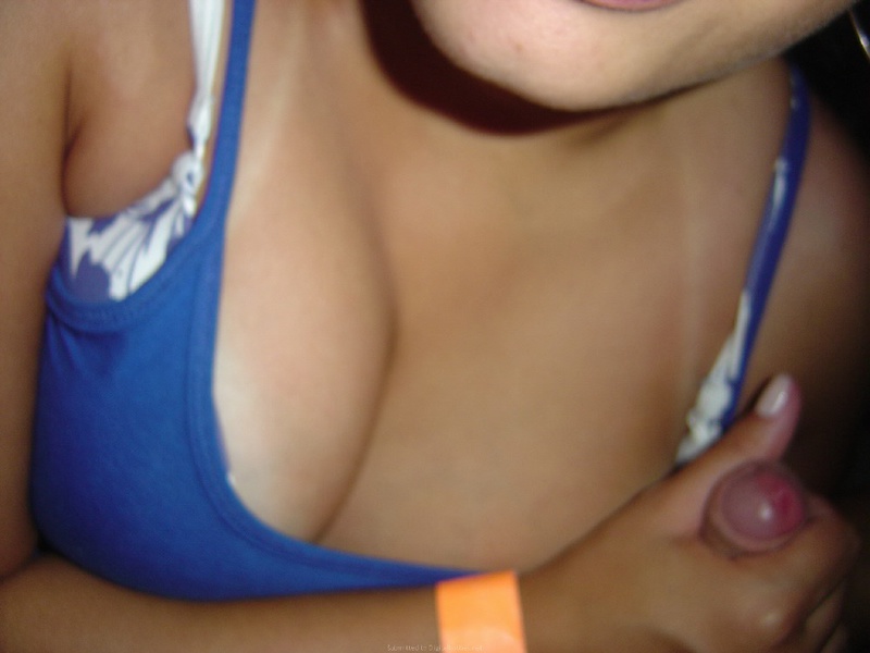 Сладкая девушка с радостью бомбит дружку минет 13 фото Сладкая девушка с радостью бомбит дружку минет 13 фото