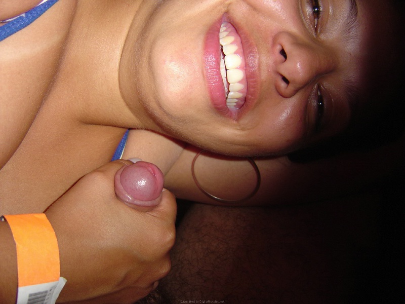 Сладкая девушка с радостью бомбит дружку минет 9 фото Сладкая девушка с радостью бомбит дружку минет 9 фото