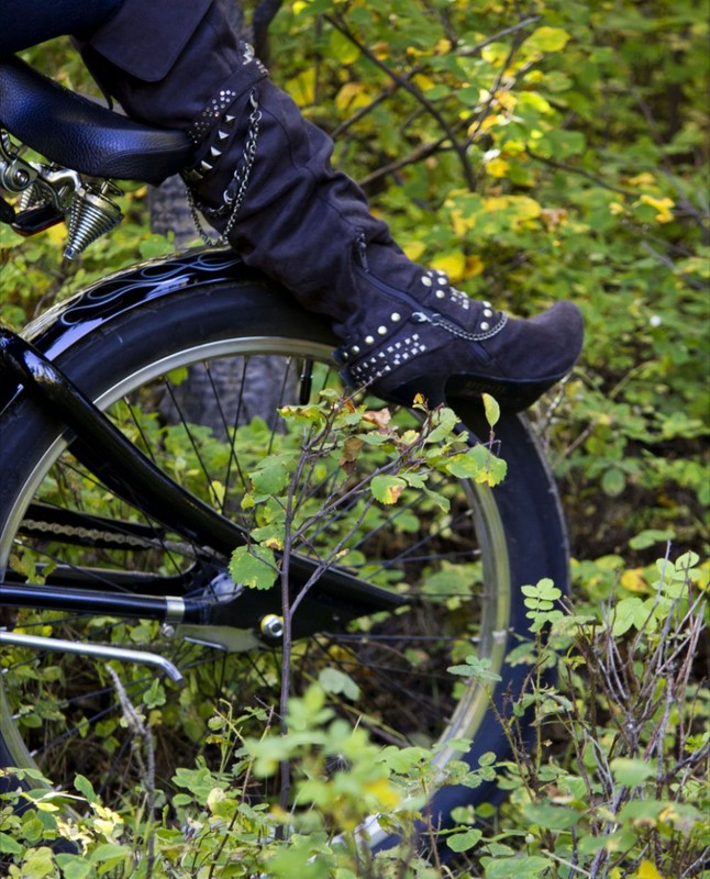 Мамка в лесу разделась до гола 11 фото Мамка в лесу разделась до гола 11 фото