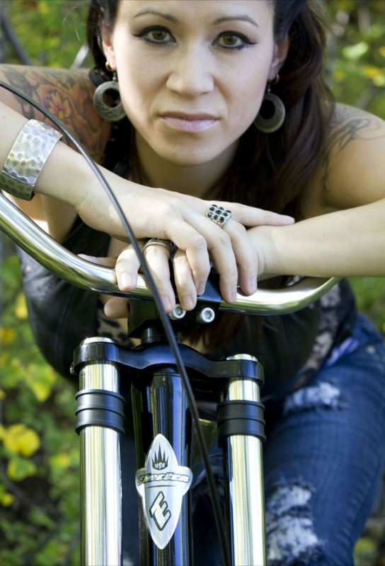 Мамка в лесу разделась до гола 3 фото Мамка в лесу разделась до гола 3 фото