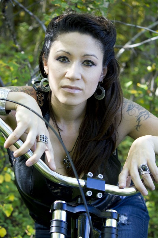 Мамка в лесу разделась до гола 2 фото Мамка в лесу разделась до гола 2 фото