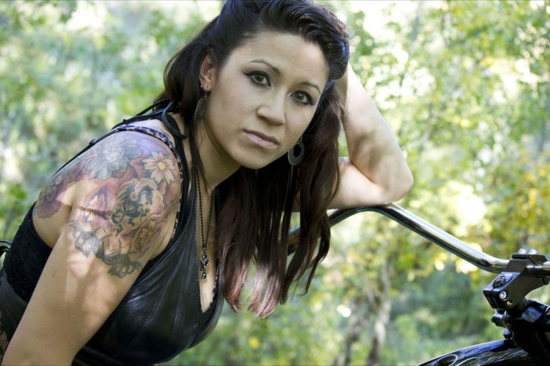 Мамка в лесу разделась до гола 5 фото Мамка в лесу разделась до гола 5 фото