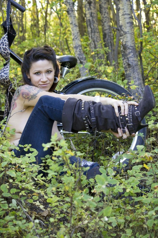 Мамка в лесу разделась до гола 26 фото Мамка в лесу разделась до гола 26 фото