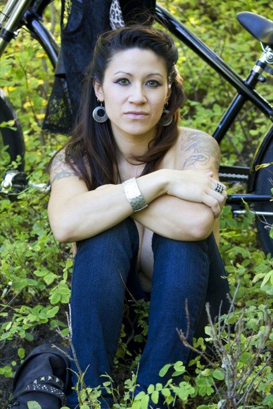 Мамка в лесу разделась до гола 27 фото Мамка в лесу разделась до гола 27 фото