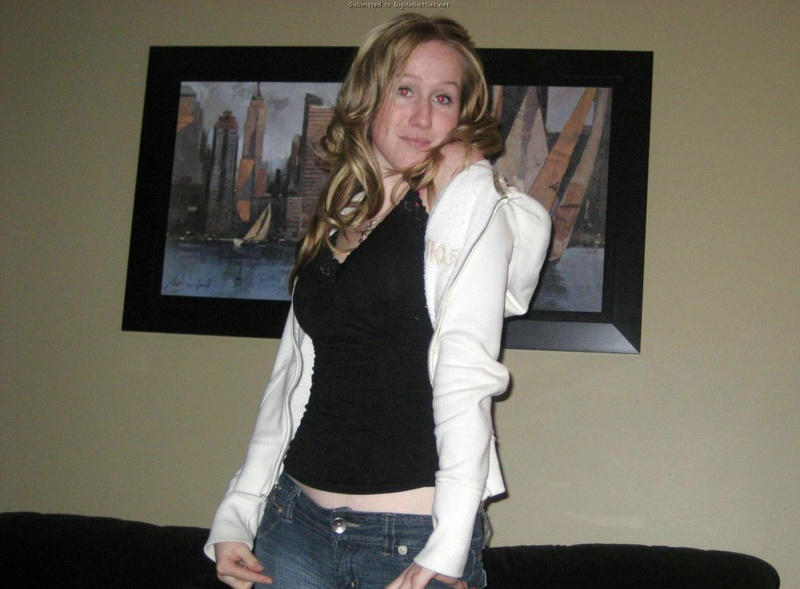 Парни обкончали милое лицо блондинки 1 фото Парни обкончали милое лицо блондинки 1 фото