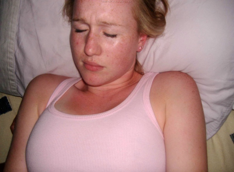 Парни обкончали милое лицо блондинки 15 фото Парни обкончали милое лицо блондинки 15 фото