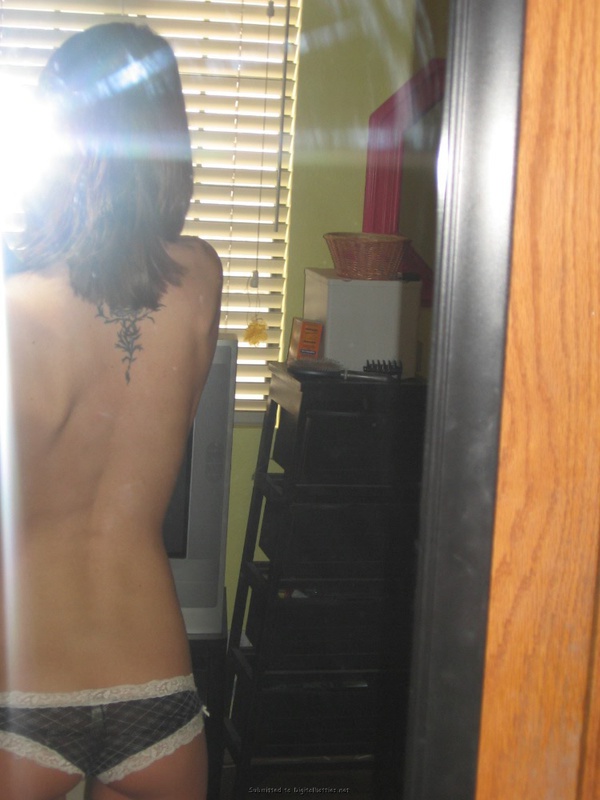 Снимает себя любимую в зеркале 7 фото Снимает себя любимую в зеркале 7 фото