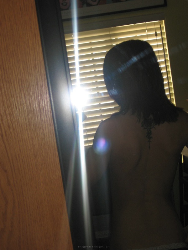 Снимает себя любимую в зеркале 4 фото Снимает себя любимую в зеркале 4 фото