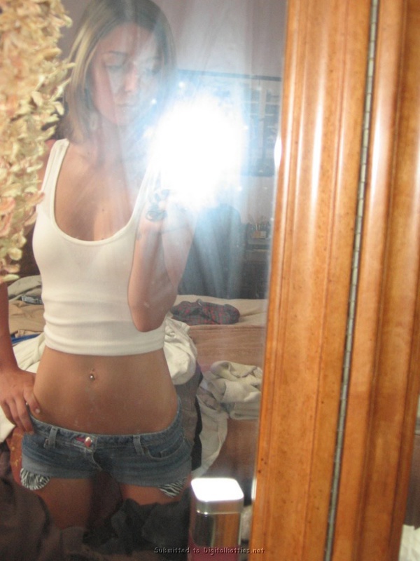 Снимает себя любимую в зеркале 30 фото Снимает себя любимую в зеркале 30 фото