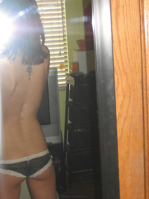 Снимает себя любимую в зеркале 8 фото Снимает себя любимую в зеркале 8 фото