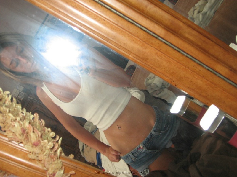 Снимает себя любимую в зеркале 29 фото Снимает себя любимую в зеркале 29 фото