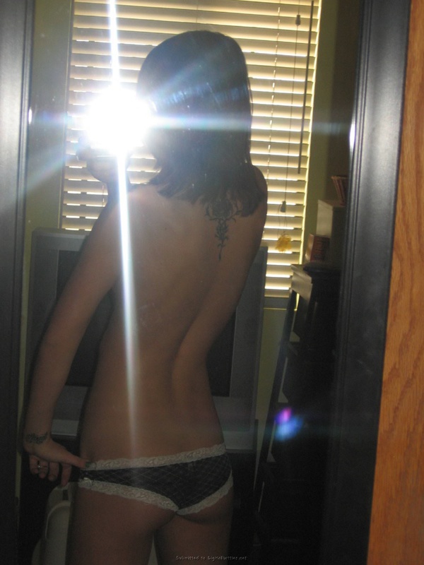 Снимает себя любимую в зеркале 12 фото Снимает себя любимую в зеркале 12 фото