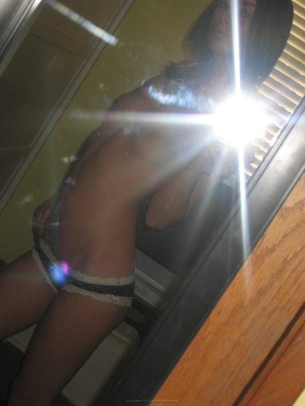 Снимает себя любимую в зеркале 28 фото Снимает себя любимую в зеркале 28 фото