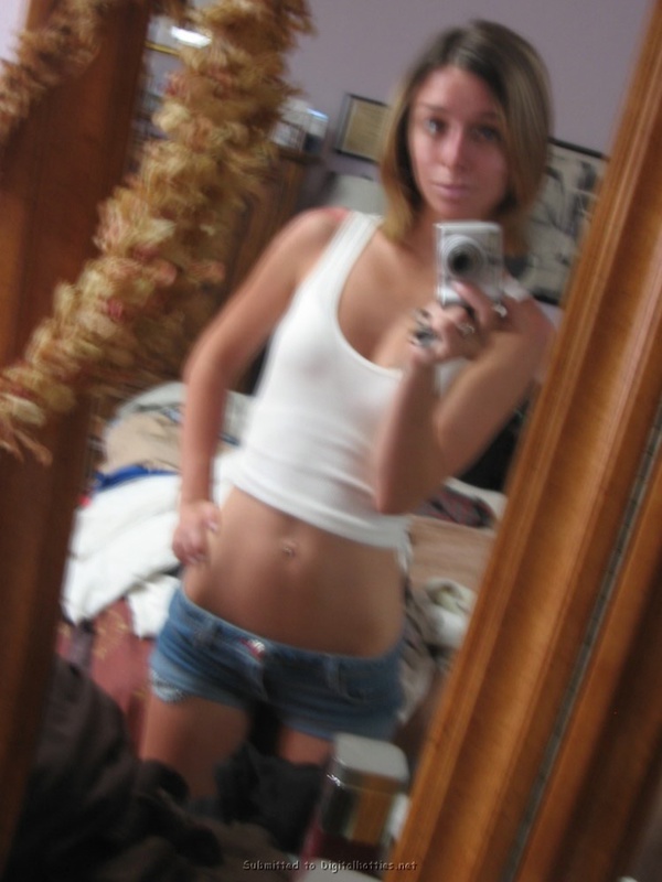 Снимает себя любимую в зеркале 32 фото Снимает себя любимую в зеркале 32 фото