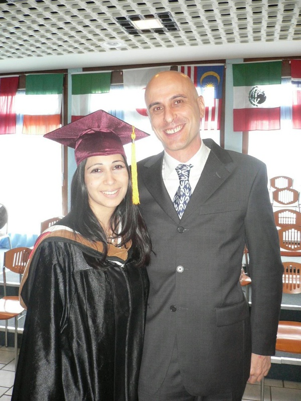 Латинка позирует голышом и сосет огромный фаллос 1 фото Латинка позирует голышом и сосет огромный фаллос 1 фото