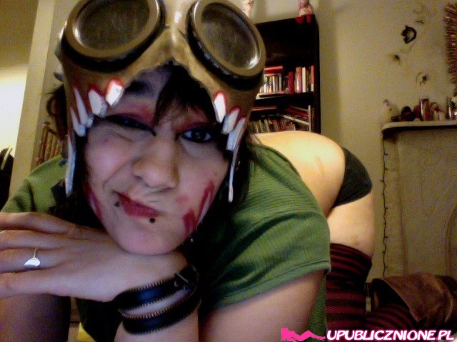 Слегка полная девка оголила тело дома 5 фото