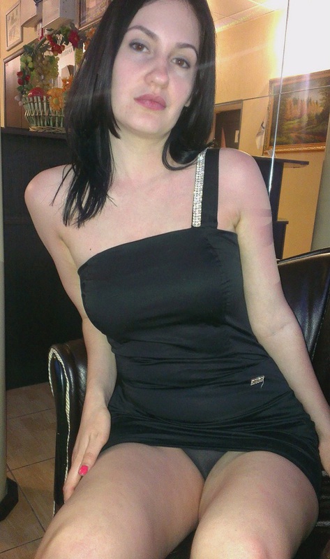 Привлекательная брюнетка умело ворочает булками 6 фото Привлекательная брюнетка умело ворочает булками 6 фото