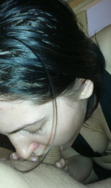 Привлекательная брюнетка умело ворочает булками 11 фото Привлекательная брюнетка умело ворочает булками 11 фото