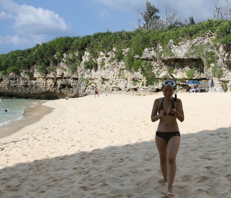 Сладкая жизнь молодой японской девчурки 4 фото Сладкая жизнь молодой японской девчурки 4 фото