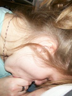 Милая девушка прекрасно сосет член полового партнера