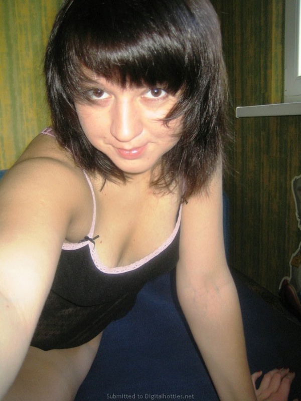 Девушка крутит своей сракой и хочет трахаться 19 фото Девушка крутит своей сракой и хочет трахаться 19 фото