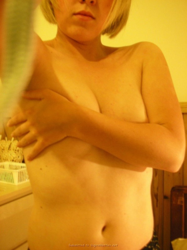 Голая девушка флиртует с нами в ванной и на постели 5 фото Голая девушка флиртует с нами в ванной и на постели 5 фото