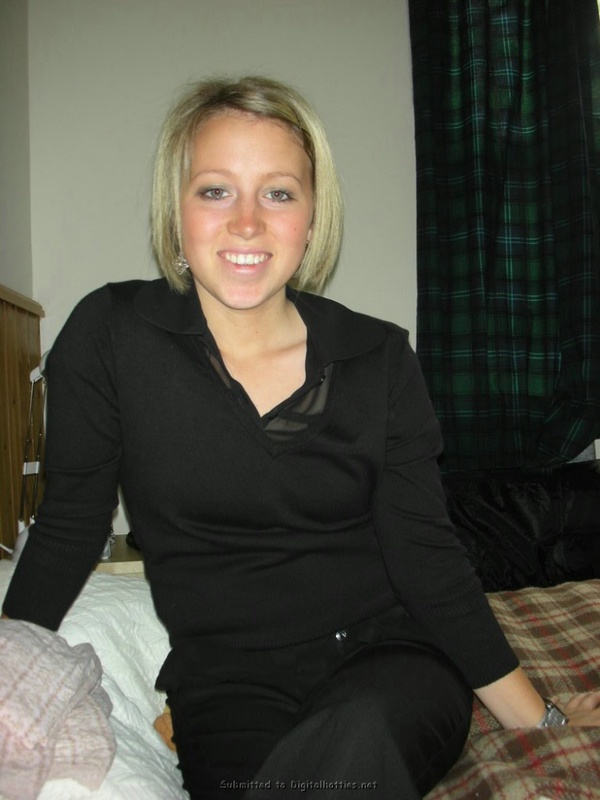 Голая девушка флиртует с нами в ванной и на постели 13 фото Голая девушка флиртует с нами в ванной и на постели 13 фото