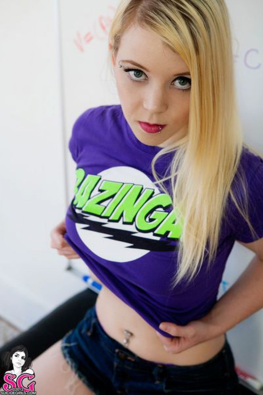 Сладенькая блондинка в трусишках и с открытой попкой 23 фото Сладенькая блондинка в трусишках и с открытой попкой 23 фото