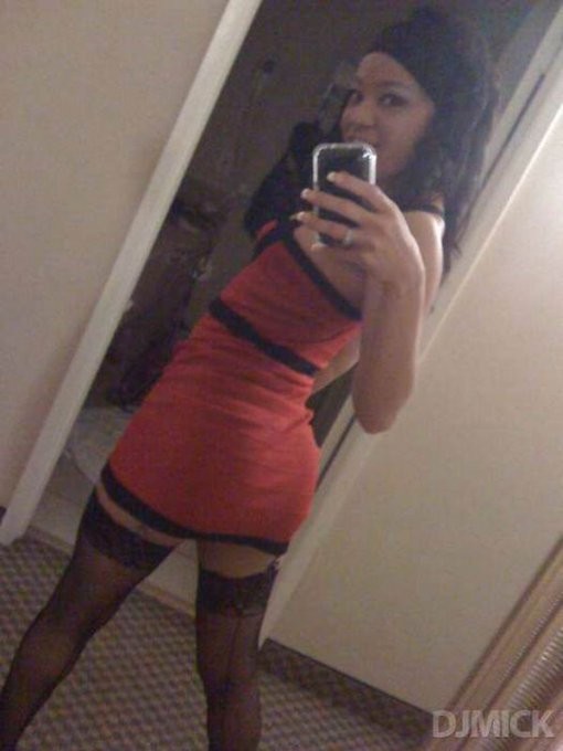 Сексуальные девушки позируют красиво перед зеркалом с телефоном 4 фото Сексуальные девушки позируют красиво перед зеркалом с телефоном 4 фото