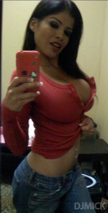 Сексуальные девушки позируют красиво перед зеркалом с телефоном 5 фото Сексуальные девушки позируют красиво перед зеркалом с телефоном 5 фото