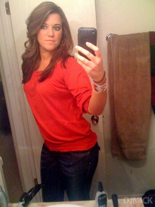 Сексуальные девушки позируют красиво перед зеркалом с телефоном 10 фото Сексуальные девушки позируют красиво перед зеркалом с телефоном 10 фото