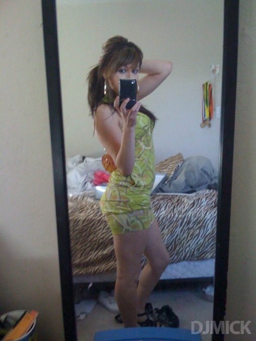 Сексуальные девушки позируют красиво перед зеркалом с телефоном 14 фото Сексуальные девушки позируют красиво перед зеркалом с телефоном 14 фото