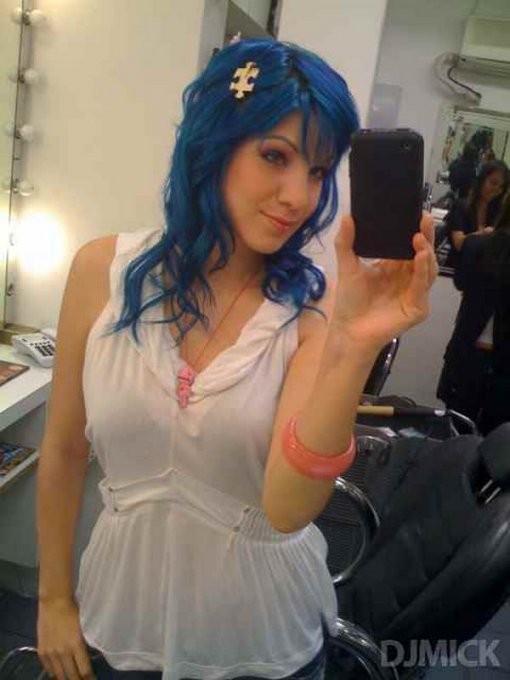 Сексуальные девушки позируют красиво перед зеркалом с телефоном 15 фото Сексуальные девушки позируют красиво перед зеркалом с телефоном 15 фото