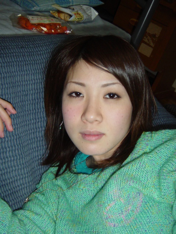 Застенчивая японка оголилась перед возлюбленным 2 фото