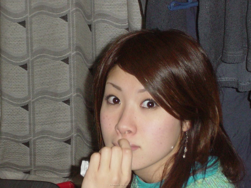 Застенчивая японка оголилась перед возлюбленным 4 фото