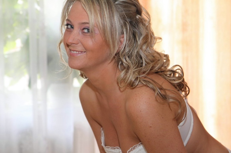 Невеста раздевается и дрочит киску с улыбкой 4 фото Невеста раздевается и дрочит киску с улыбкой 4 фото