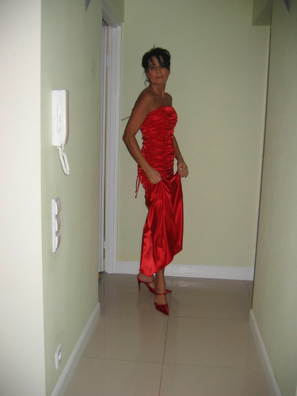 Грязная горничная обожает активничать перед камерой 2 фото Грязная горничная обожает активничать перед камерой 2 фото