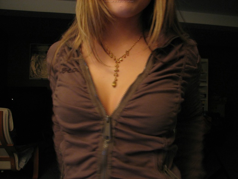 Приятно познакомиться с молодой симпатичной кокеткой 2 фото Приятно познакомиться с молодой симпатичной кокеткой 2 фото