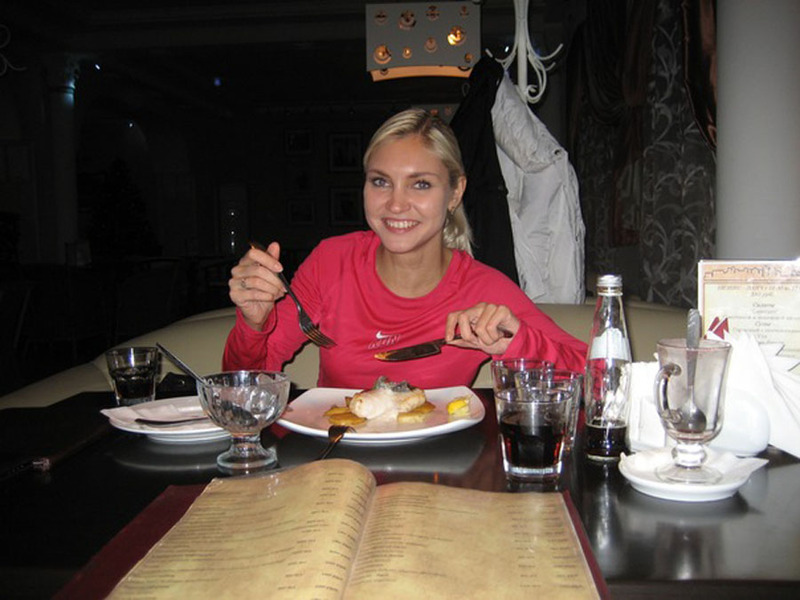 Голая подруга сводит нас с ума своими прелестями 4 фото Голая подруга сводит нас с ума своими прелестями 4 фото