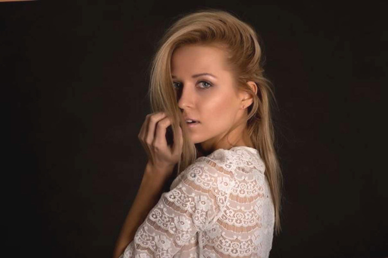 Эротичная модель показывает себя 1 фото Эротичная модель показывает себя 1 фото