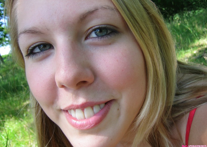 Зеленоглазая девушка сосет маленький член на пикнике 2 фото Зеленоглазая девушка сосет маленький член на пикнике 2 фото